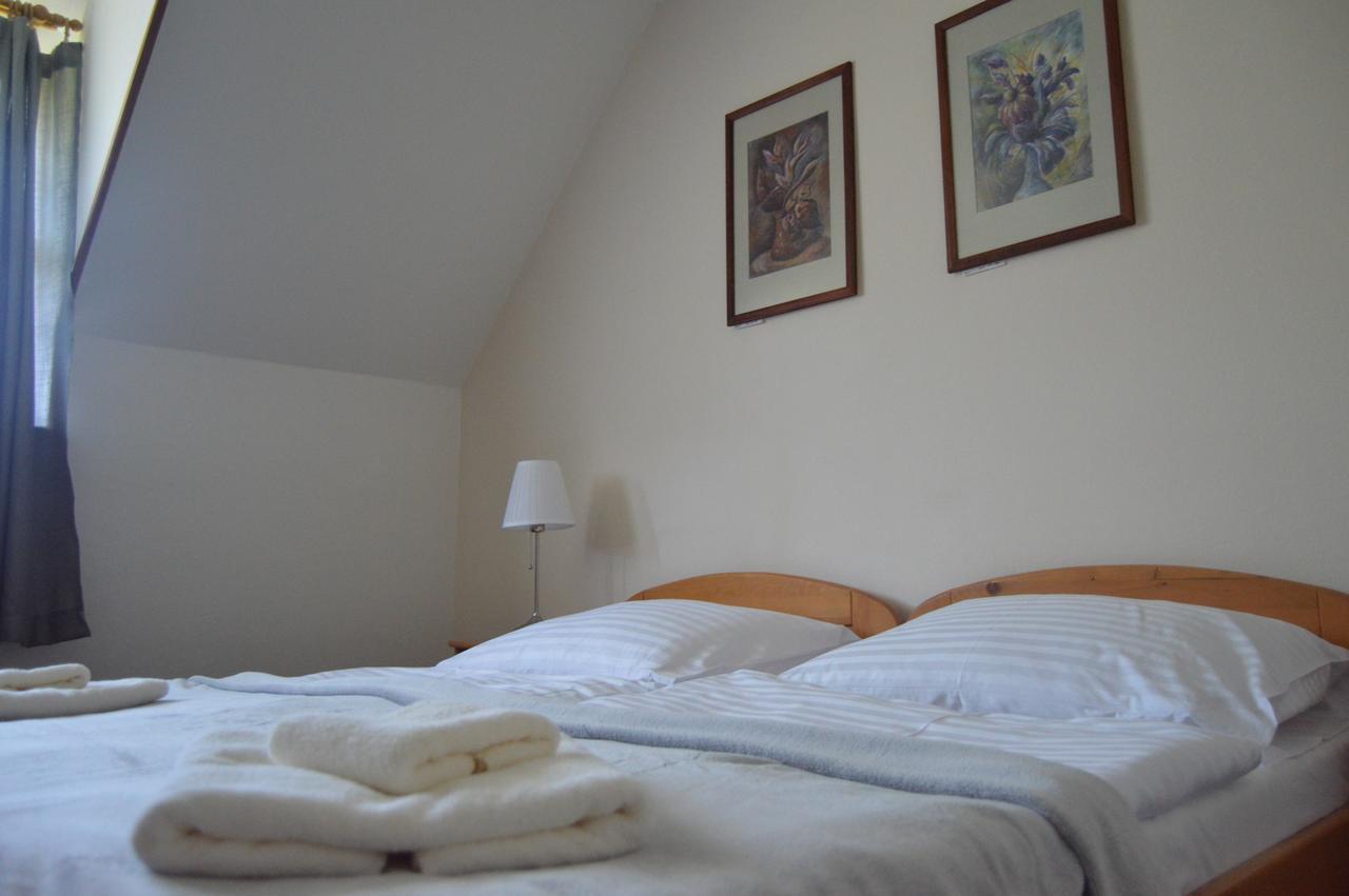Motel Gombas Extérieur photo