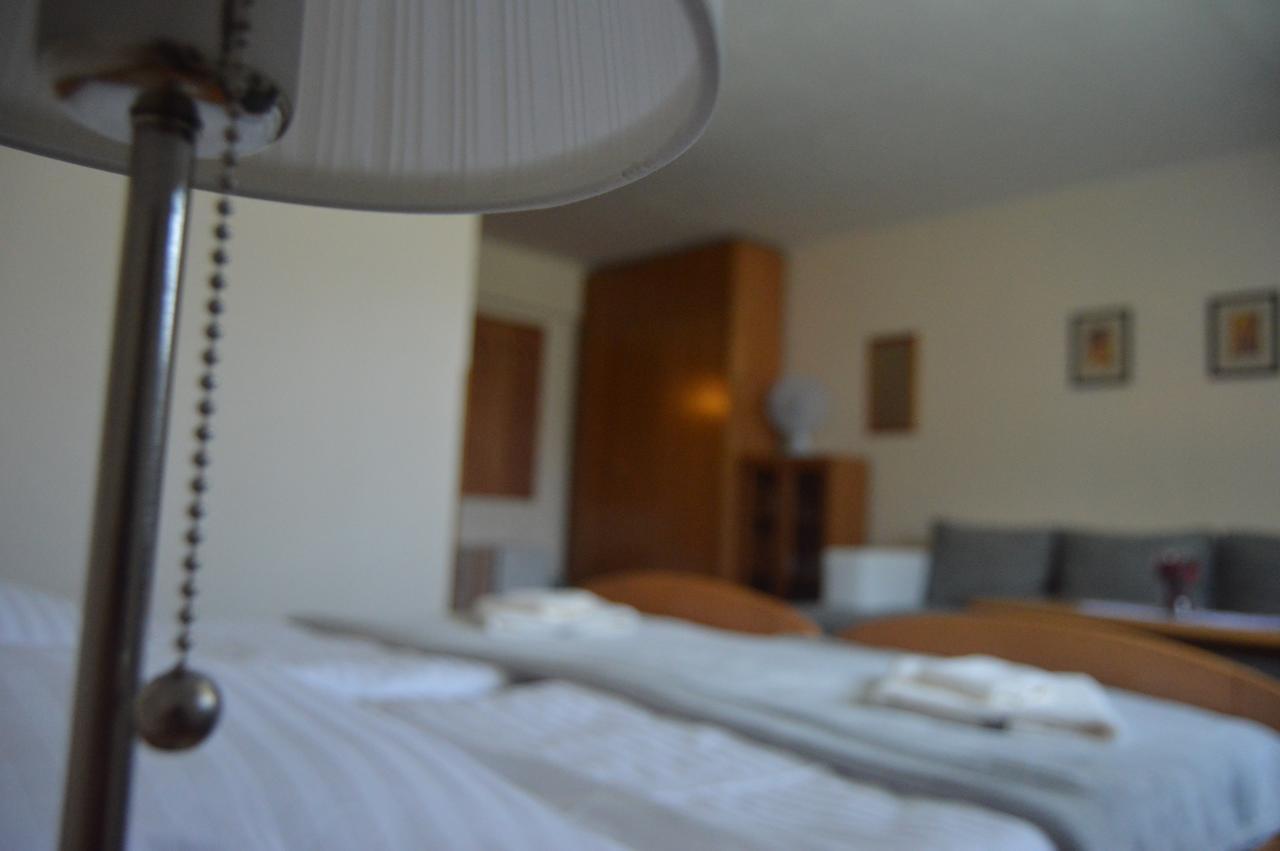 Motel Gombas Extérieur photo