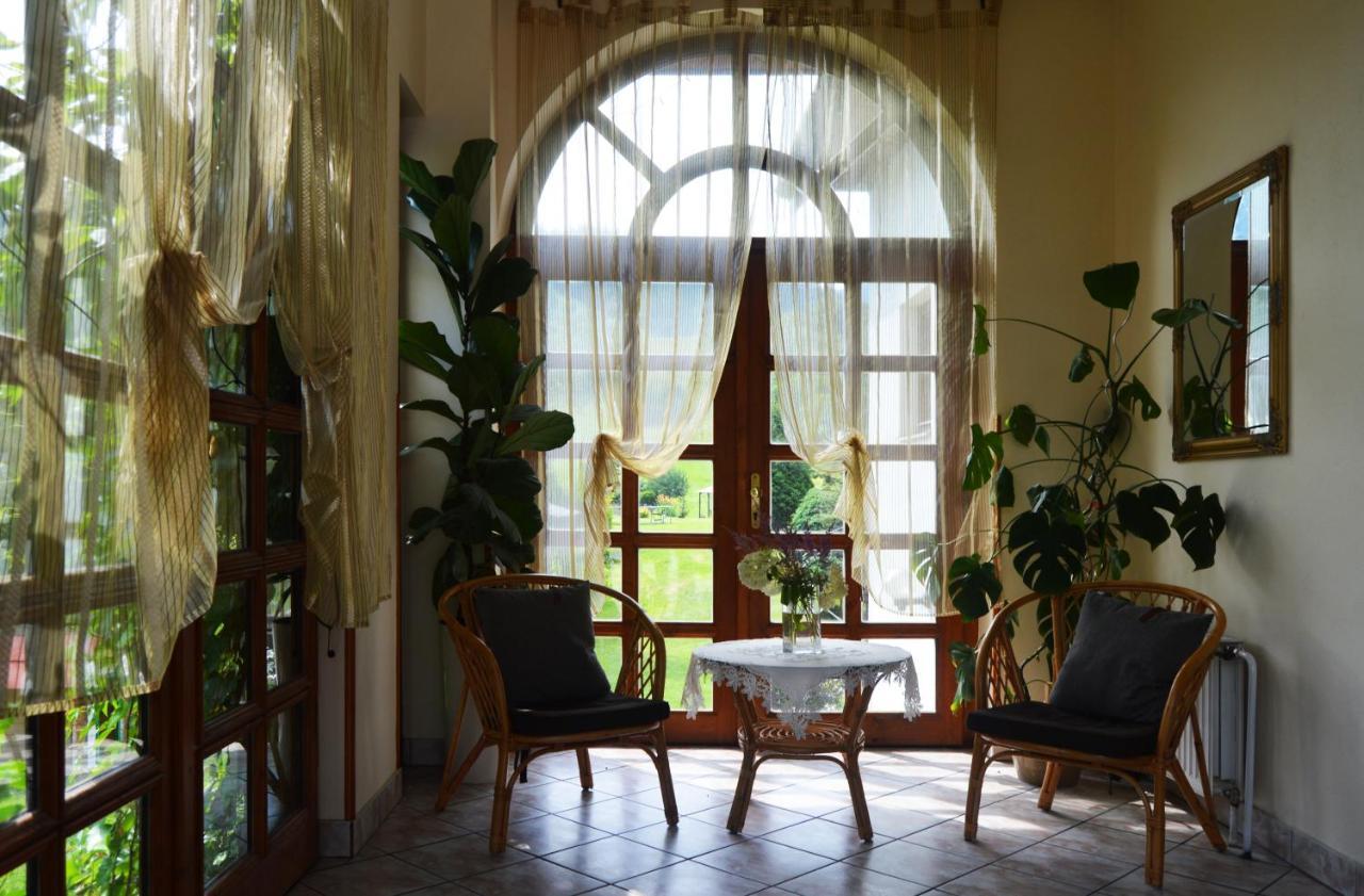 Motel Gombas Extérieur photo