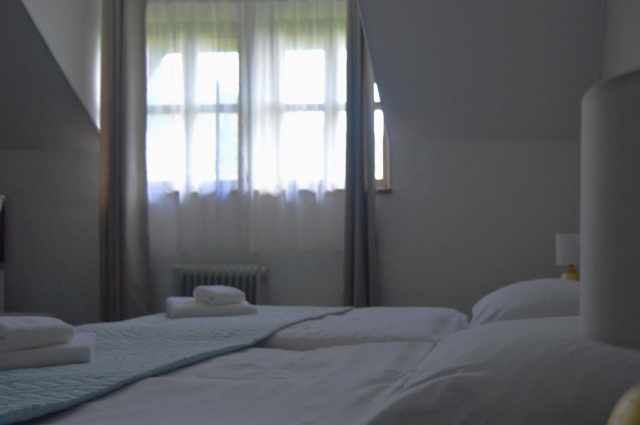 Motel Gombas Extérieur photo